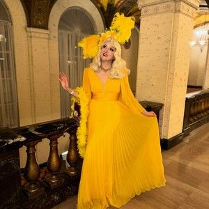 Meet your Posher, Roxanne